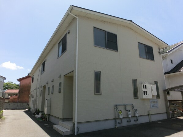 ラシック鷹匠の物件外観写真